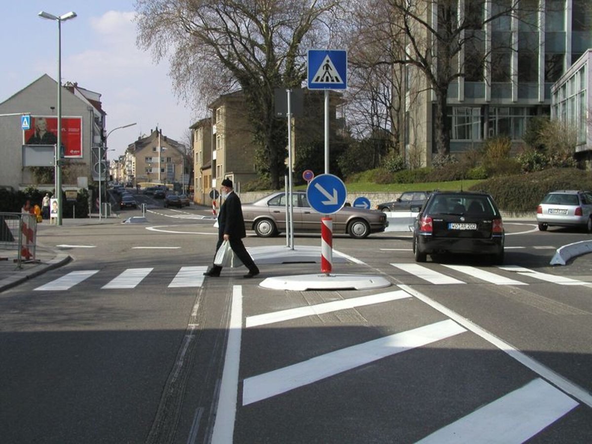 Островок безопасности фото машины
