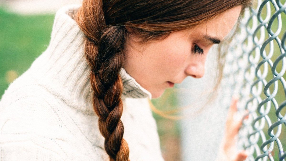 Девочка с косичками