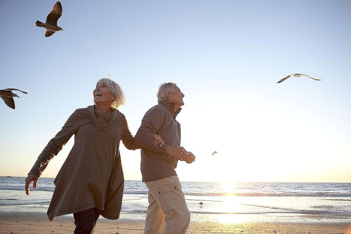 Счастливая пожилая пара