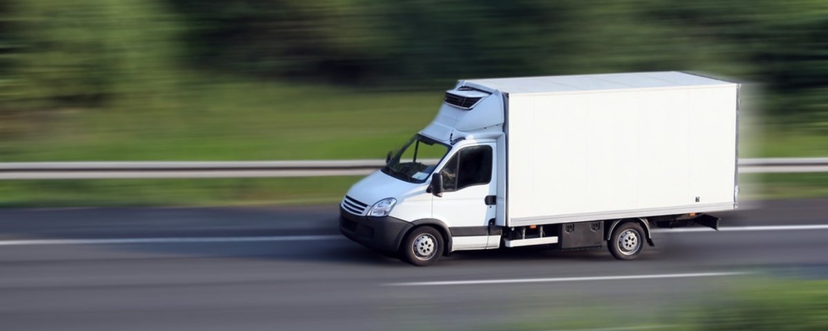 Грузовая Газель в движении