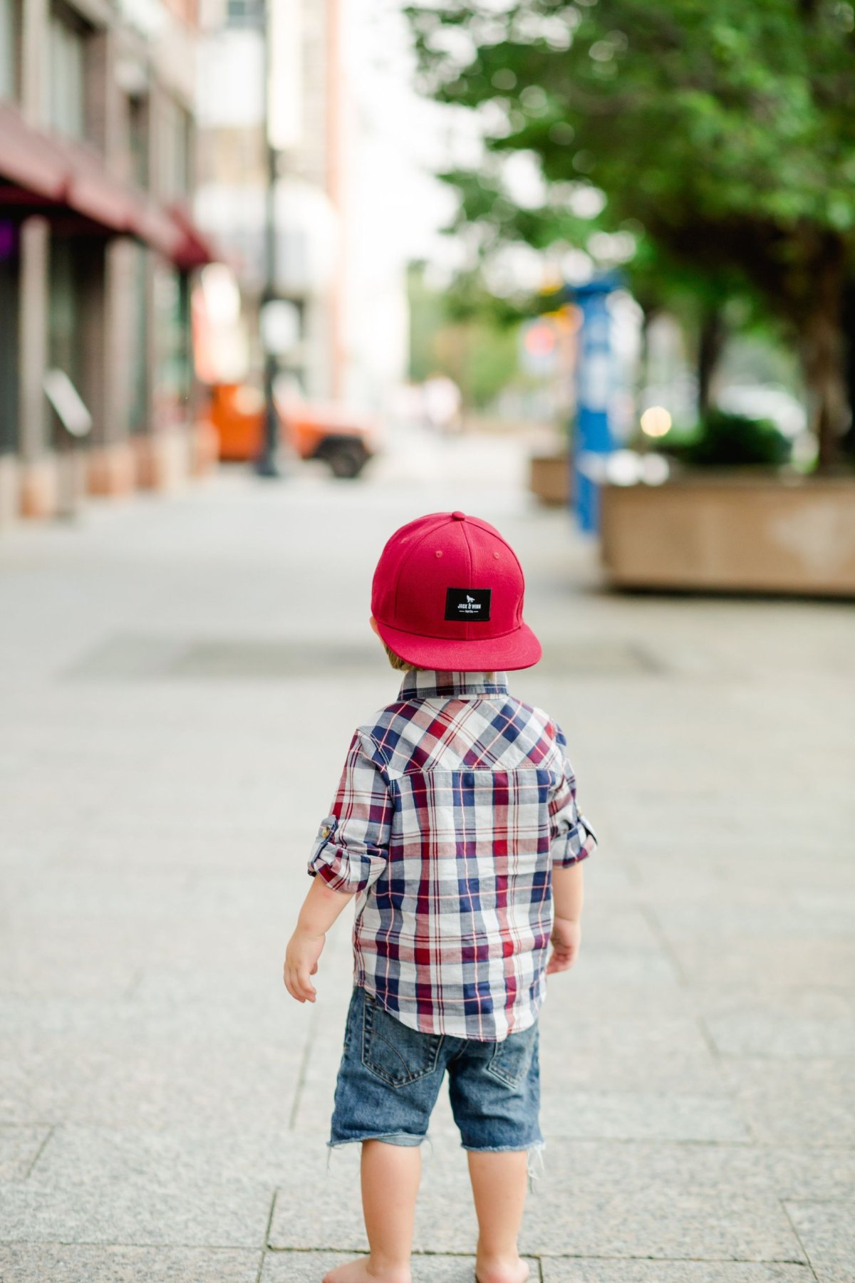 Ребенок в кепке