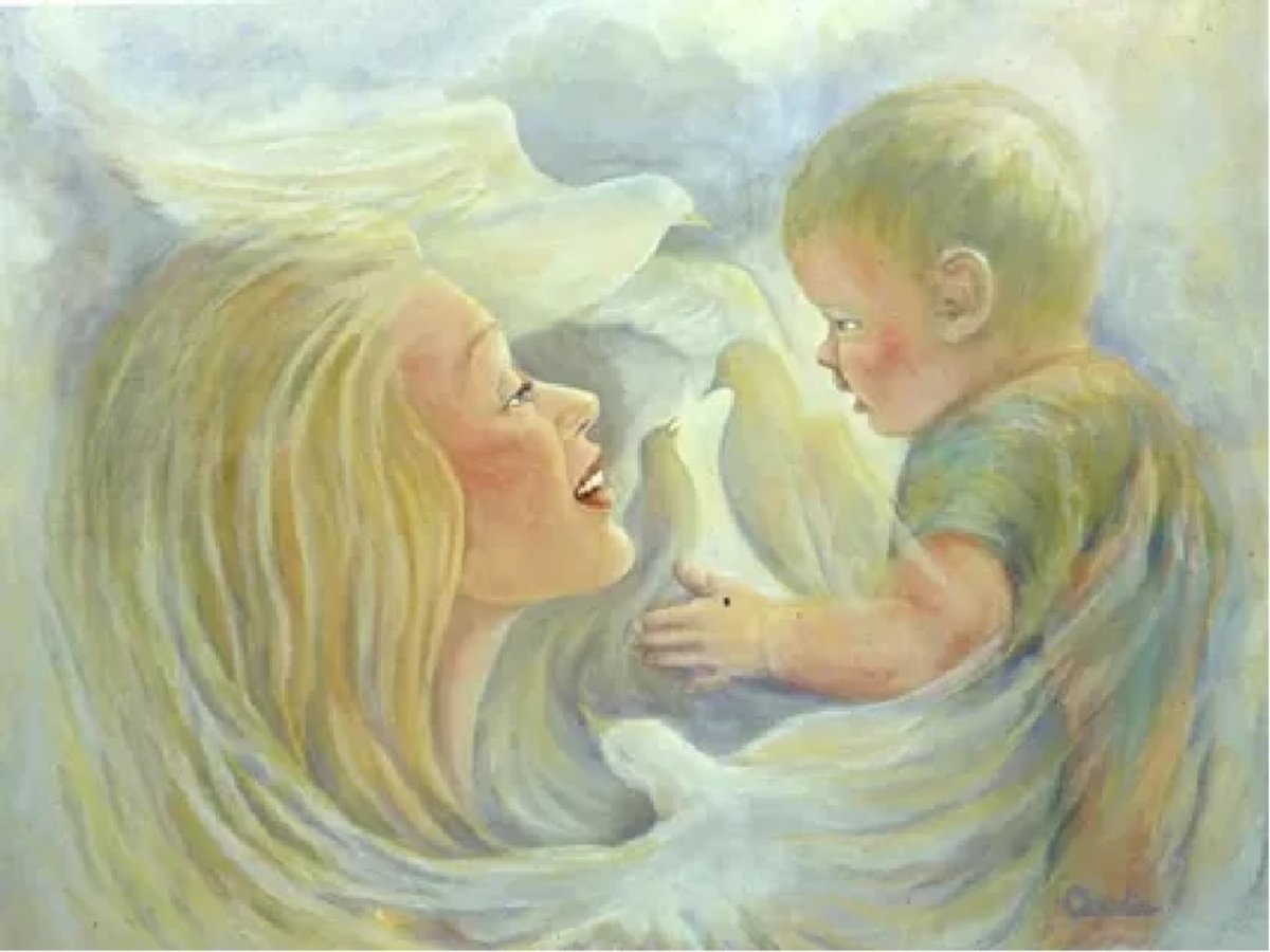 Ангел с ребенком на руках