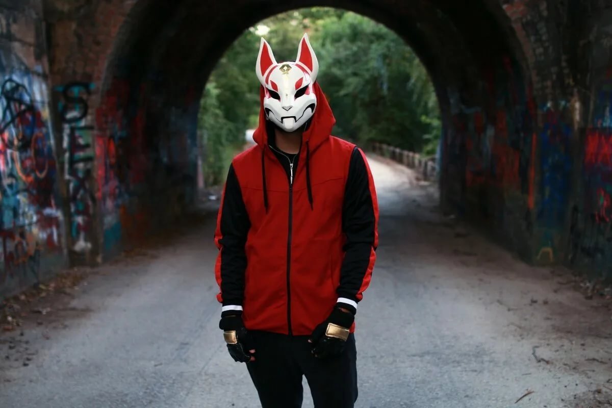 Крутые люди в масках