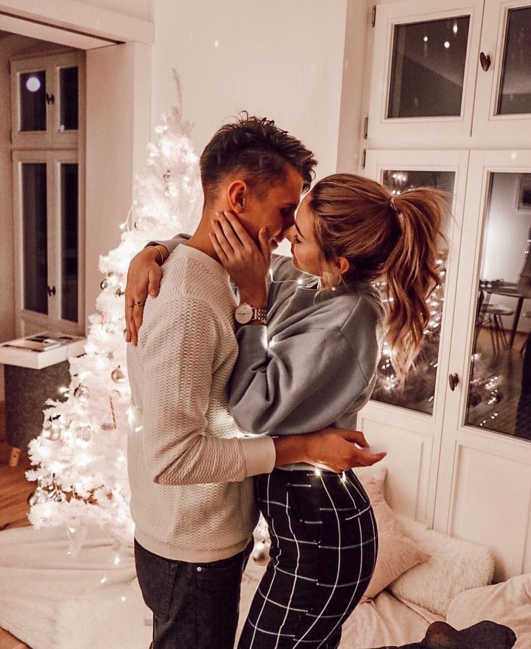 Блондин и брюнетка