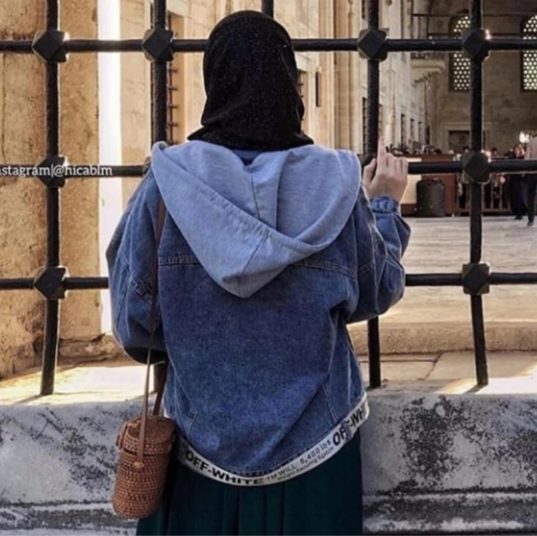 Исламская девушка с короной