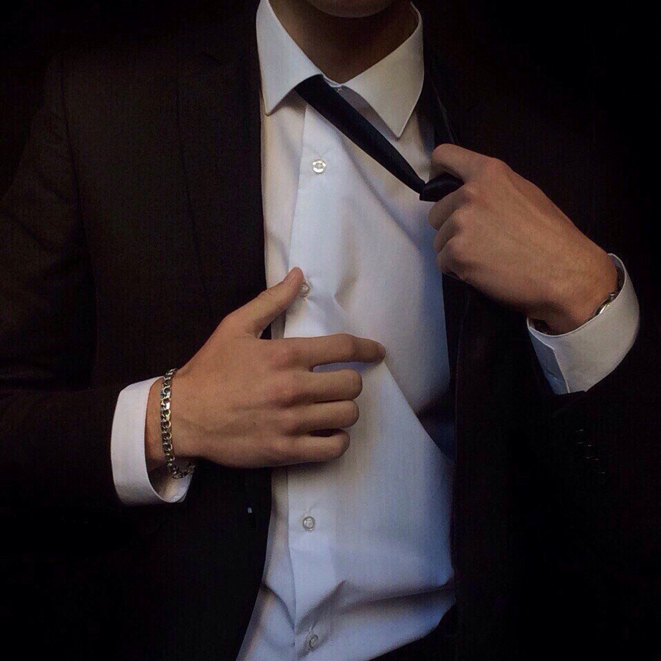 Мужчина в костюме