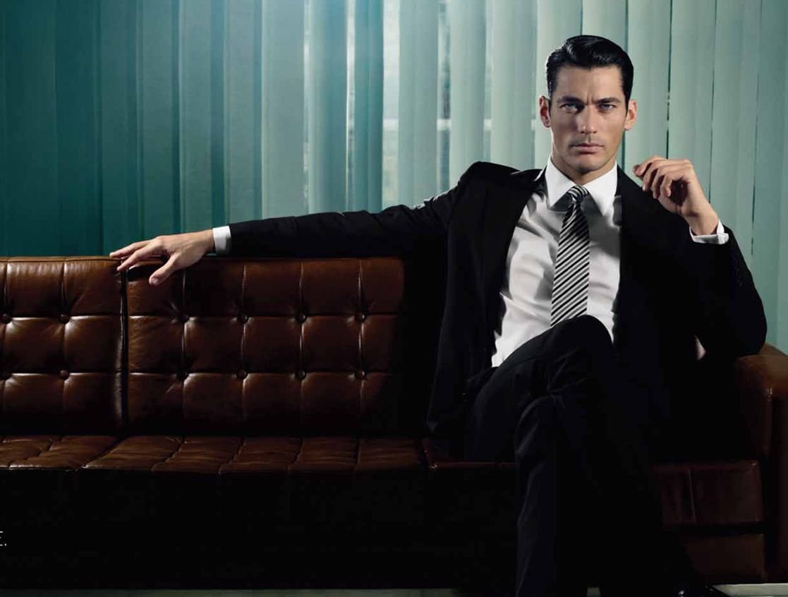 Парень в костюме