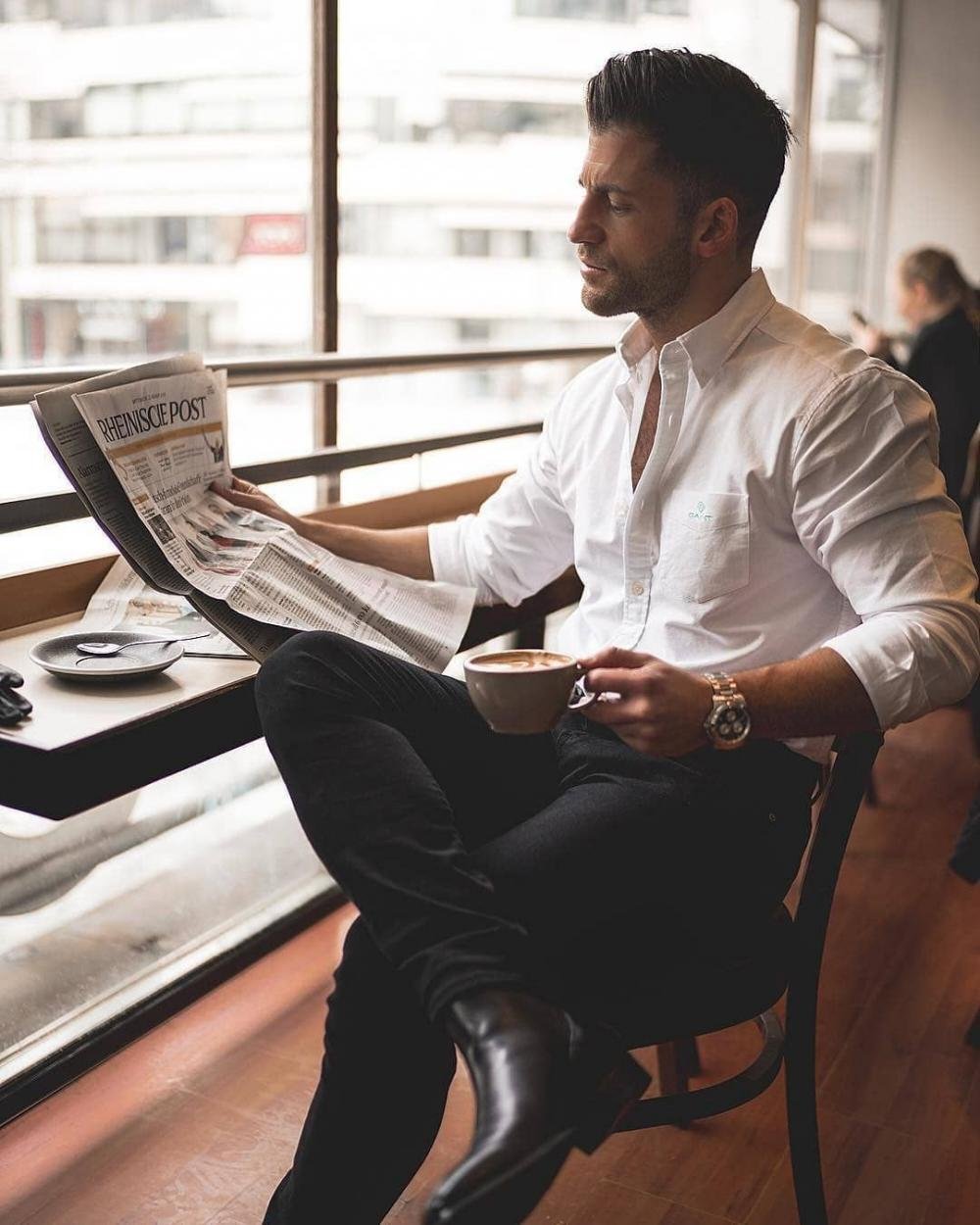 Парень в костюме