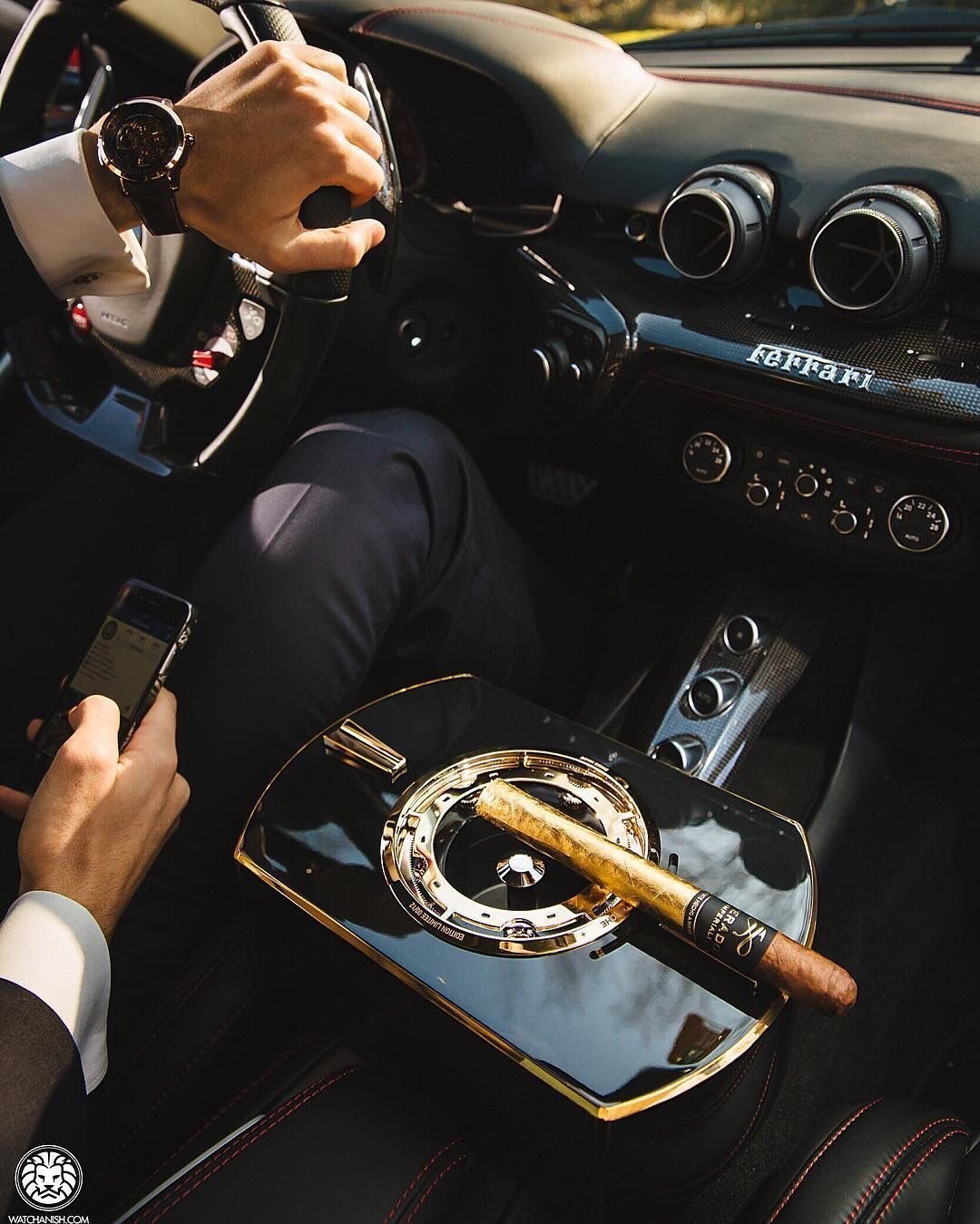 Солидный мужчина