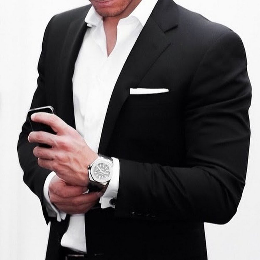 Стильный парень в костюме