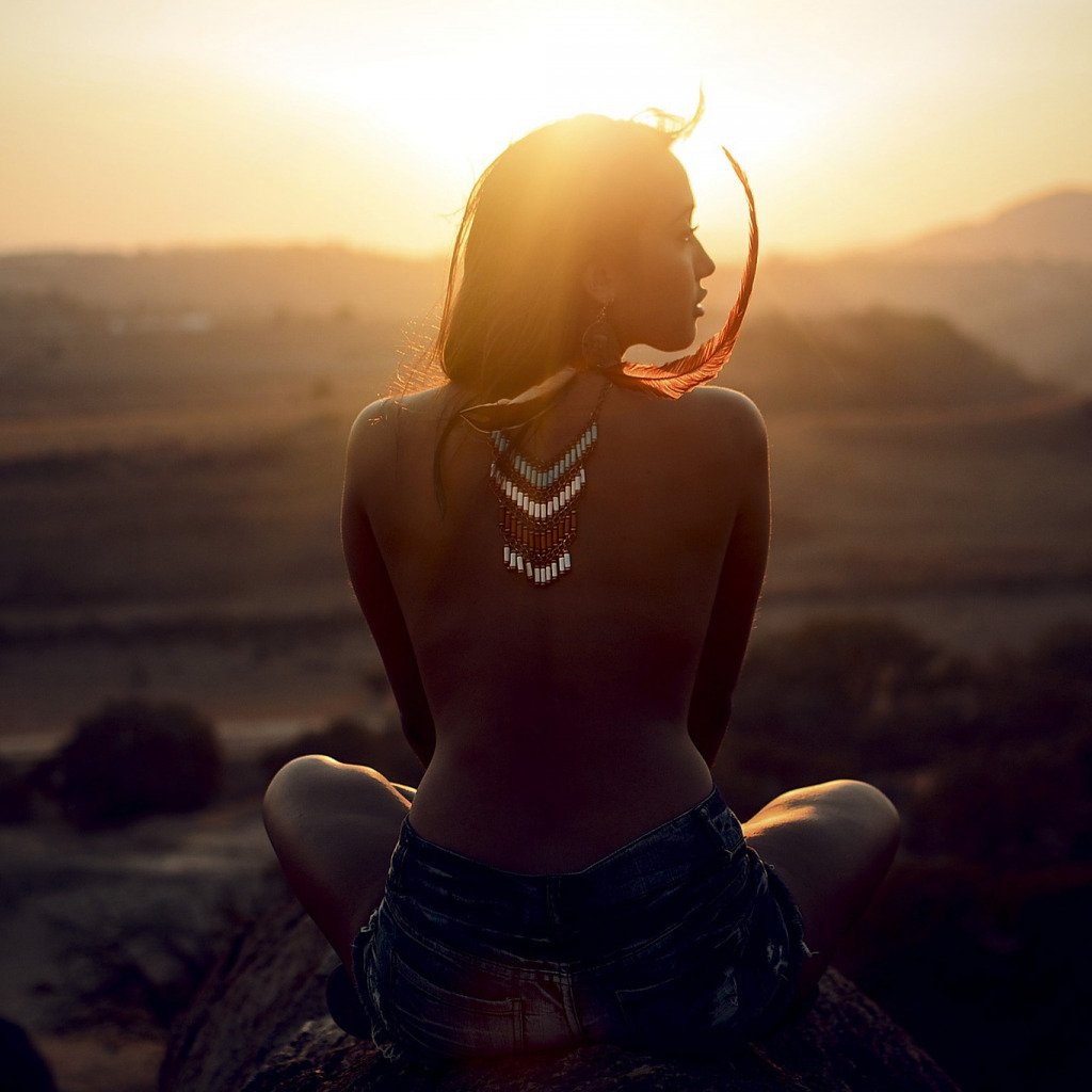 Силуэт на фоне солнца