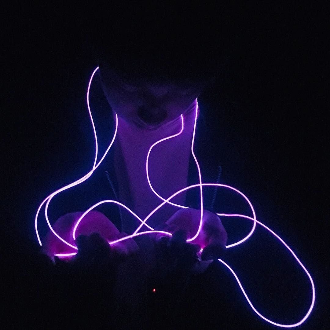 Монстер Энерджи неон фиолетовый