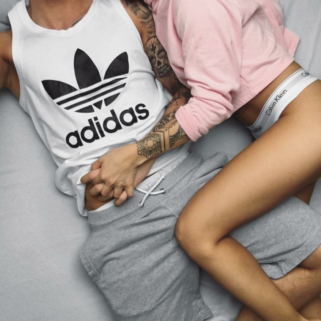 Крутой парень с девушкой