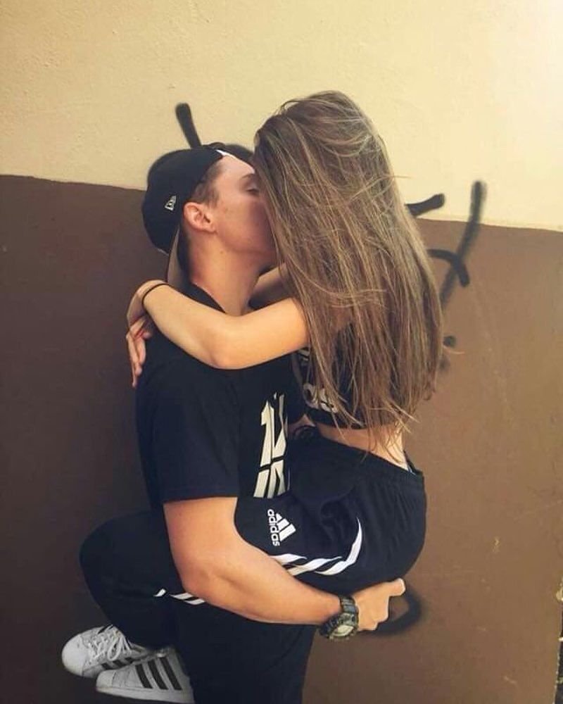 Пацан с девушкой