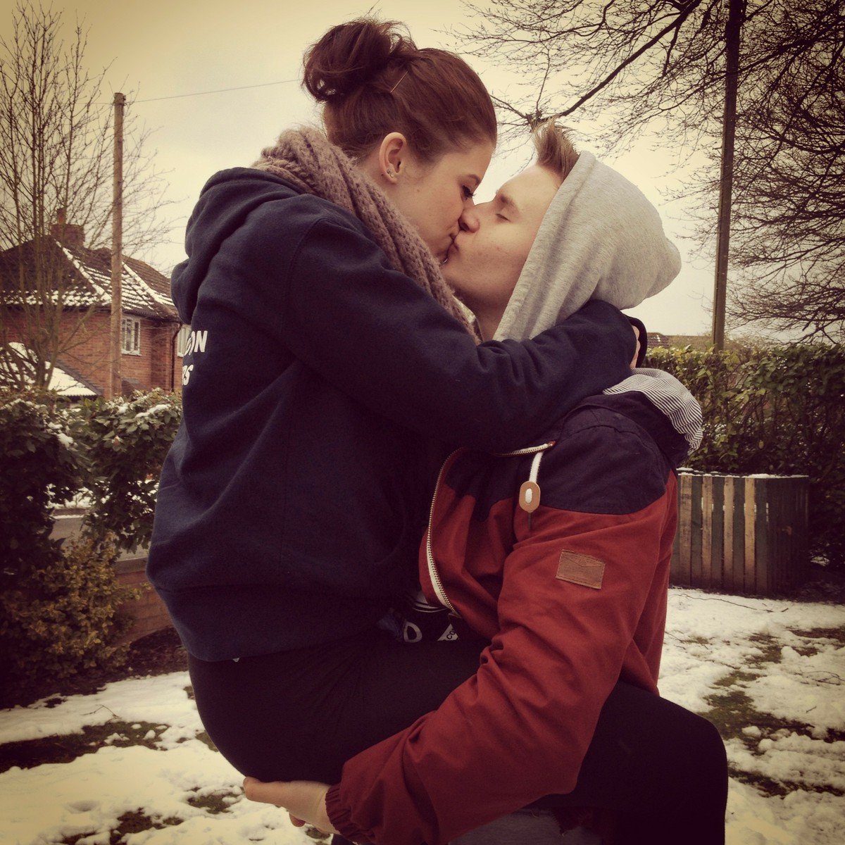 Красивая пара подростков