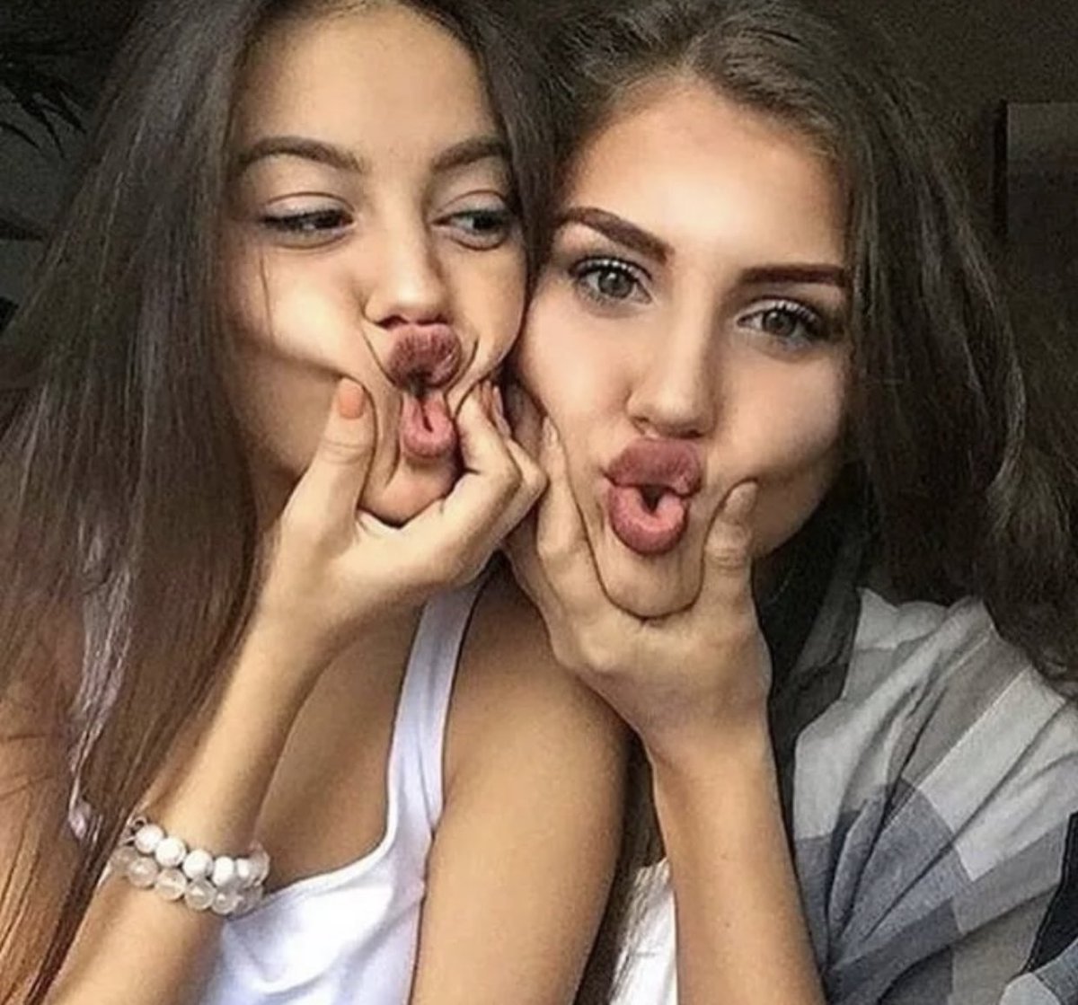 Подруги современные