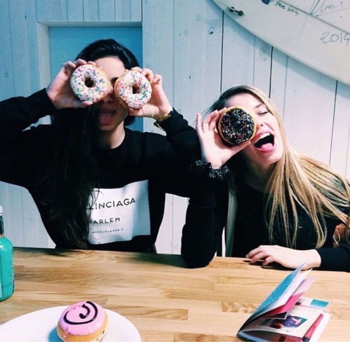 Связаны красной нитью