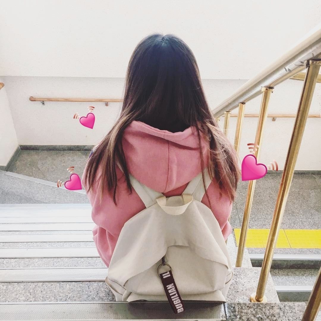 Девушка в толстовке Эстетика