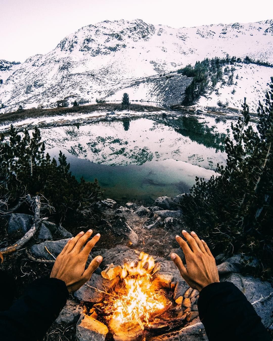 Снег девушка улица тепло одета