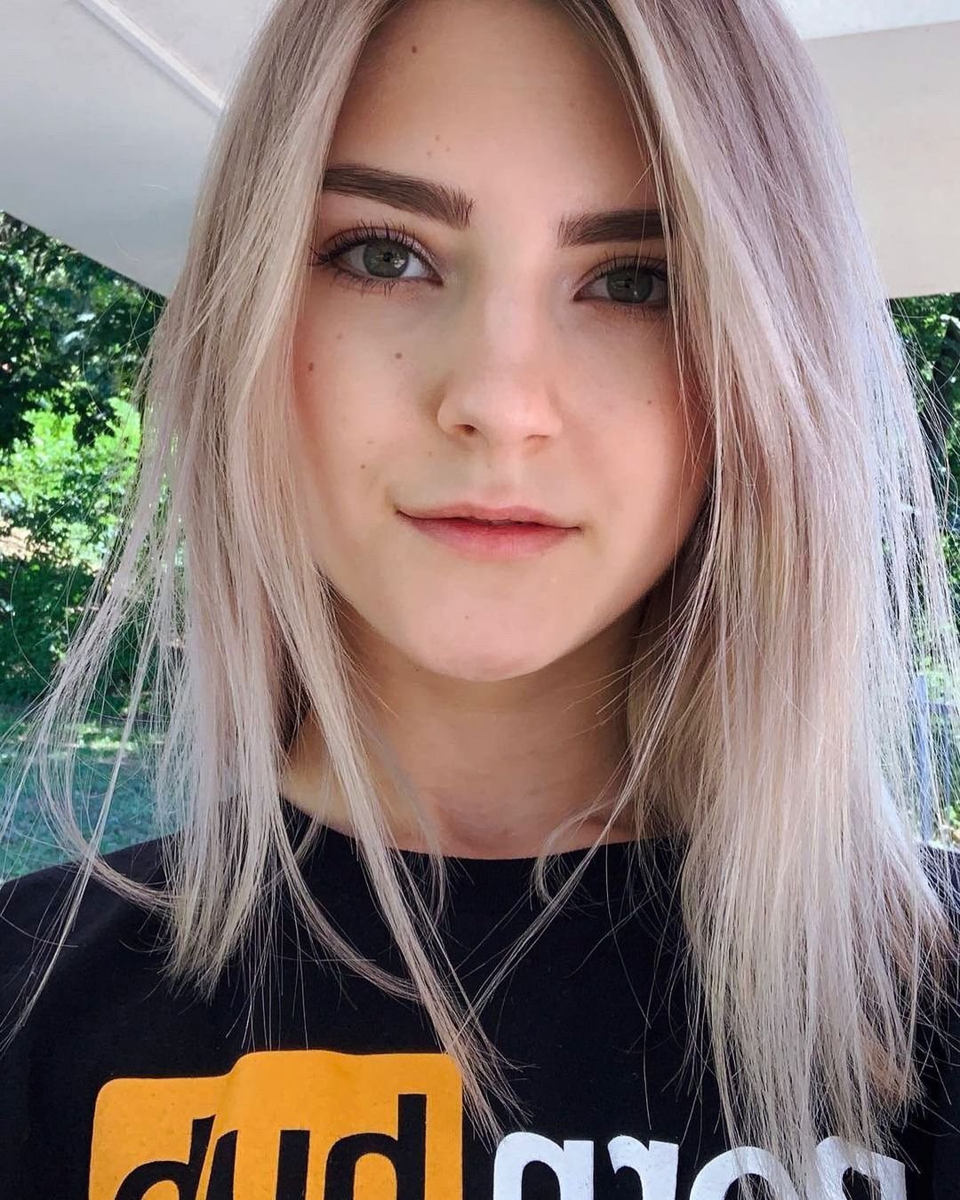 Ева Эльфи Амбассадор