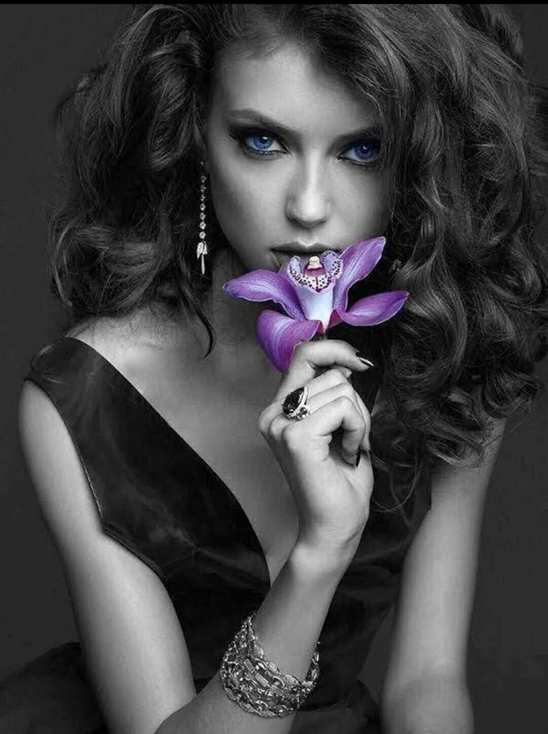 Анимации на телефон девушки