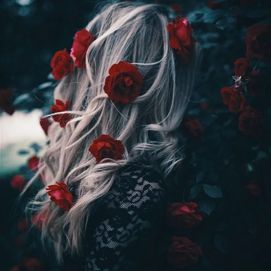 Неоновый круг на черном фоне