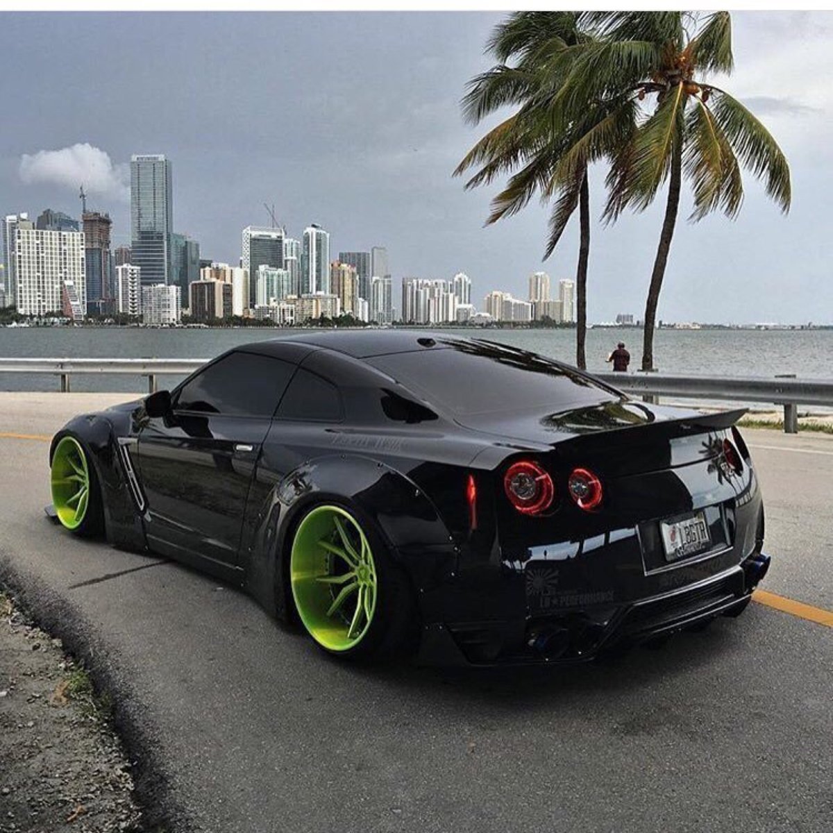 Шевроле Камаро неоновая