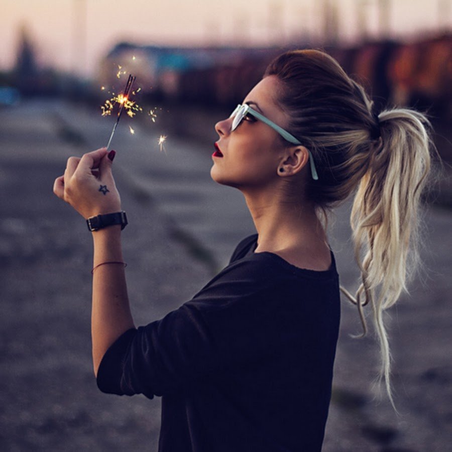 Игра про девушку в Париже