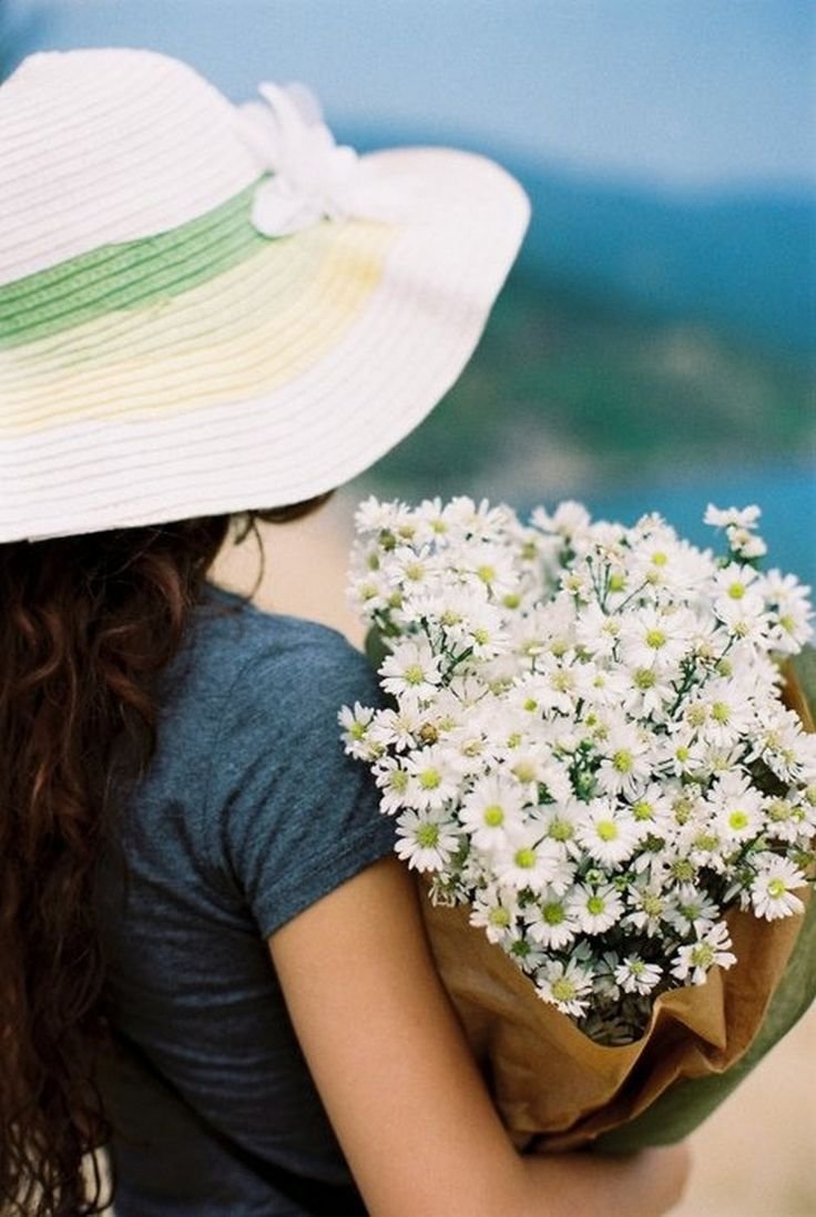 Девушка в костюме панды