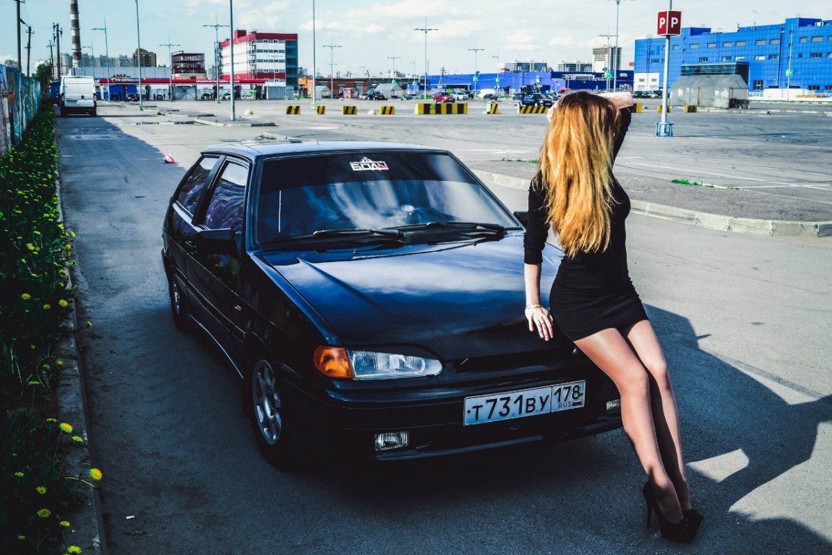 Версаче на капоте ВАЗ 2114