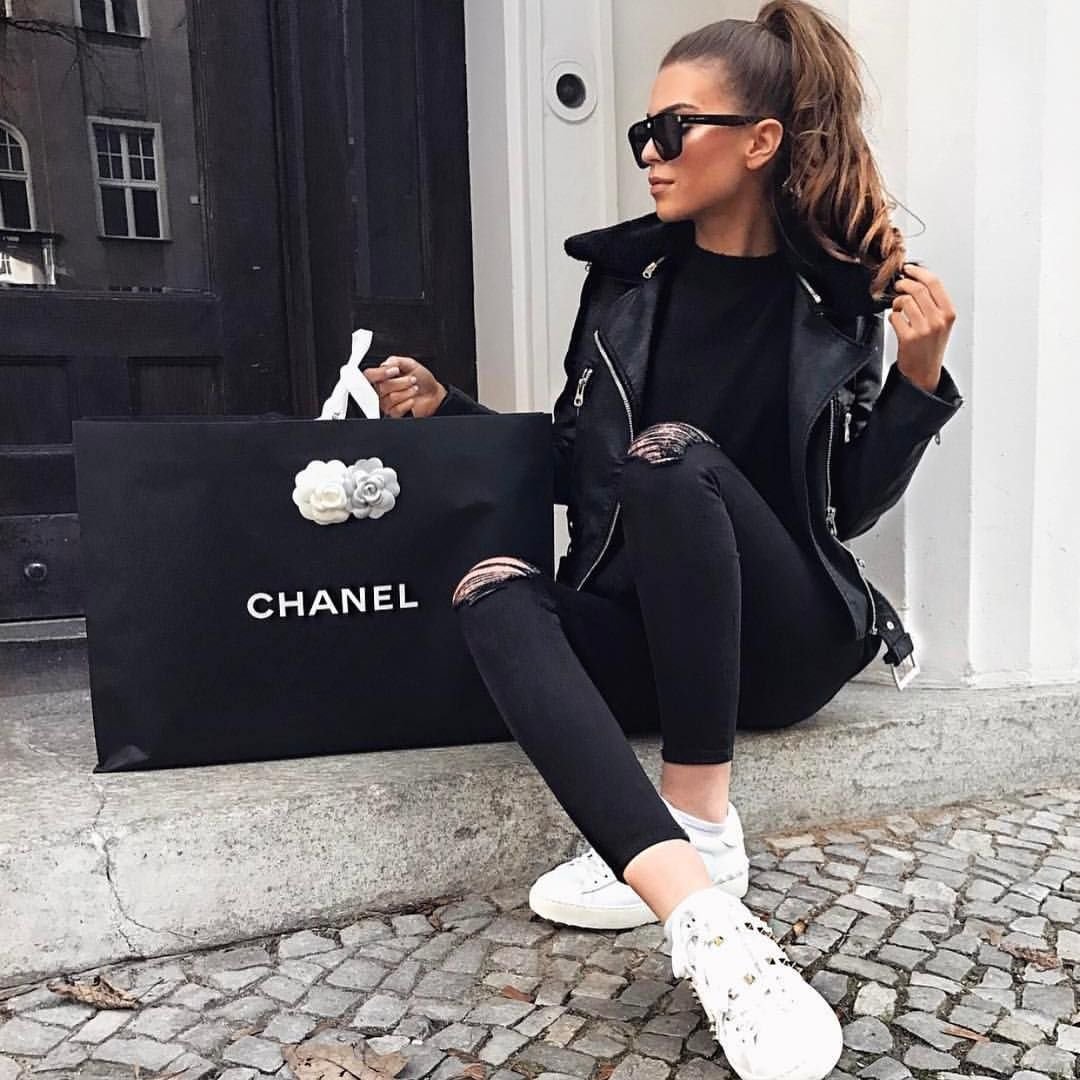 Стиль одежды черный бредовый