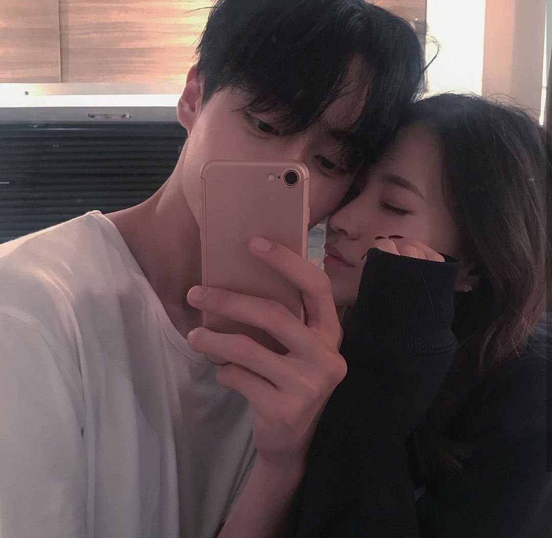 Корейская пара без лица