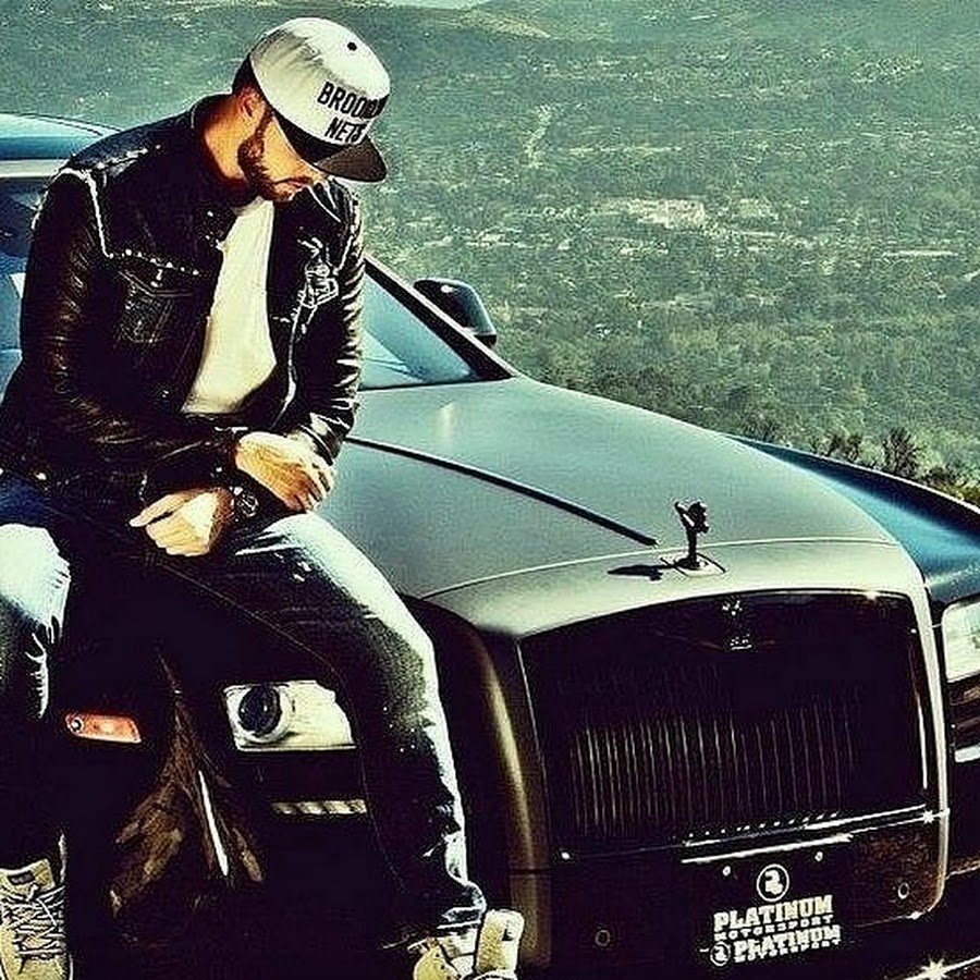 Девушка с машиной на аву