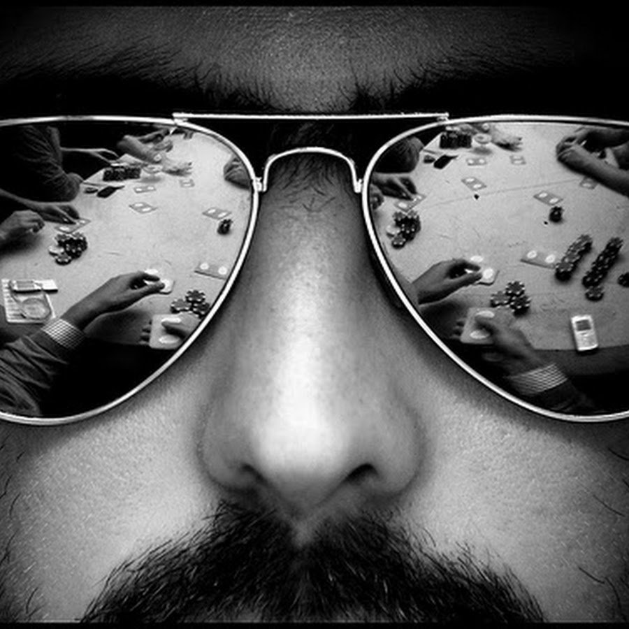 Парень в бейсболке