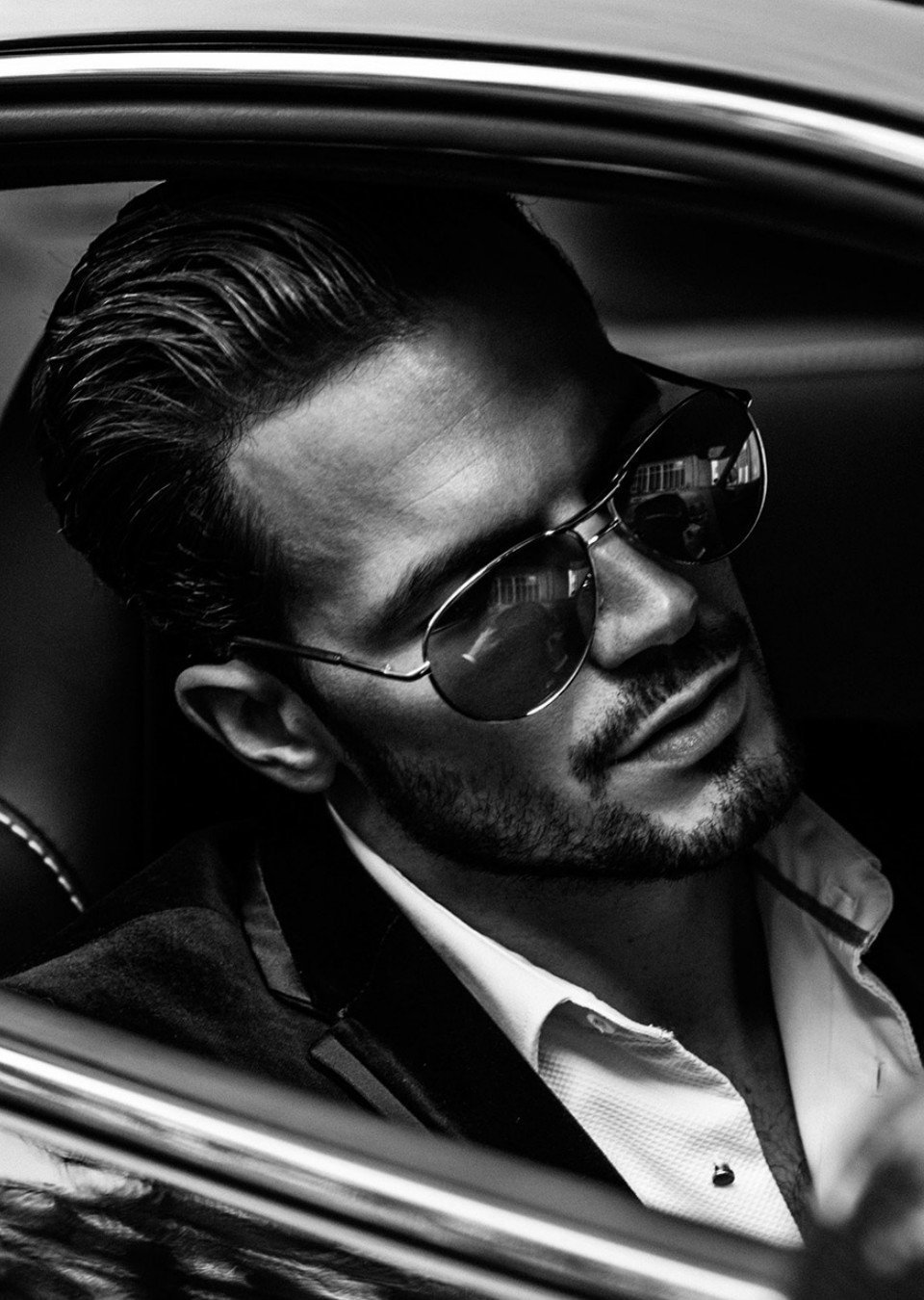 Накаченный мужчина в маске