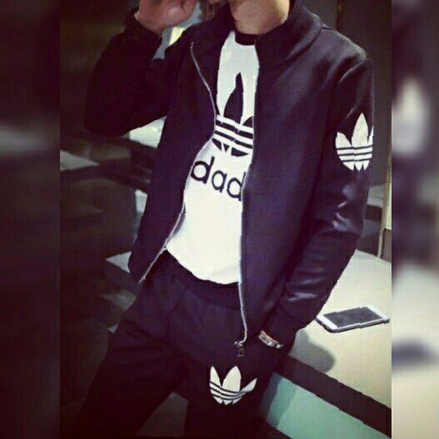 Парень в адидасе без лица