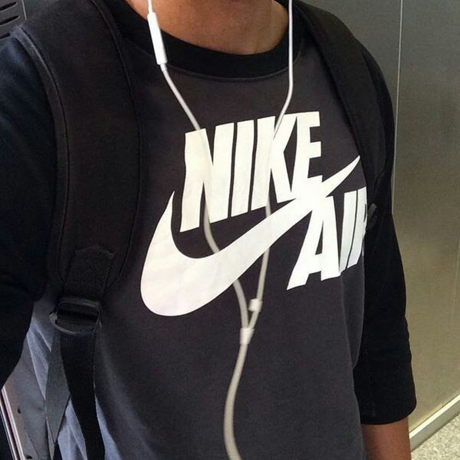 Мужчина с розой