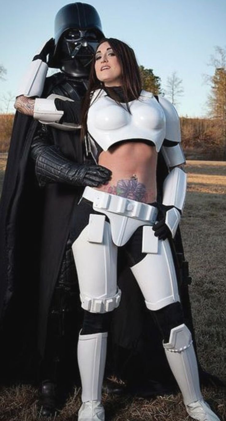 Парень и девушка в масках