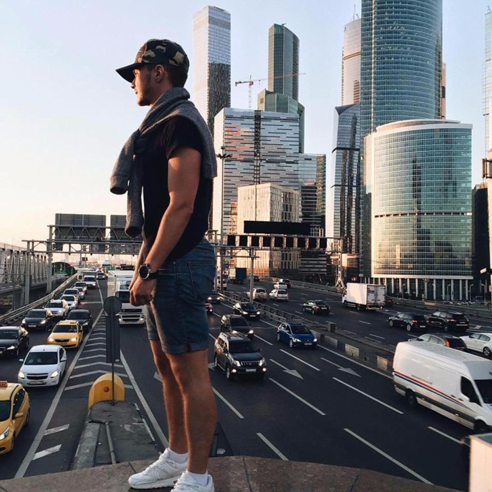 Человек в капюшоне