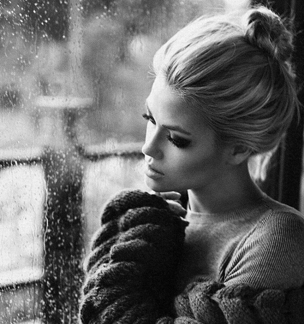 Блондинка с волнистыми волосами