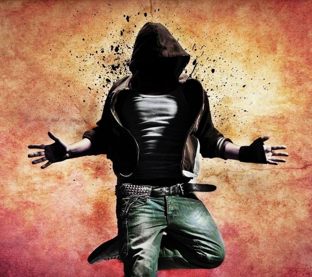 Мужчина в дорогой машине