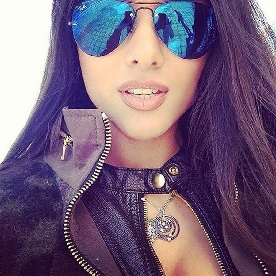 Красивые девушки в бейсболках