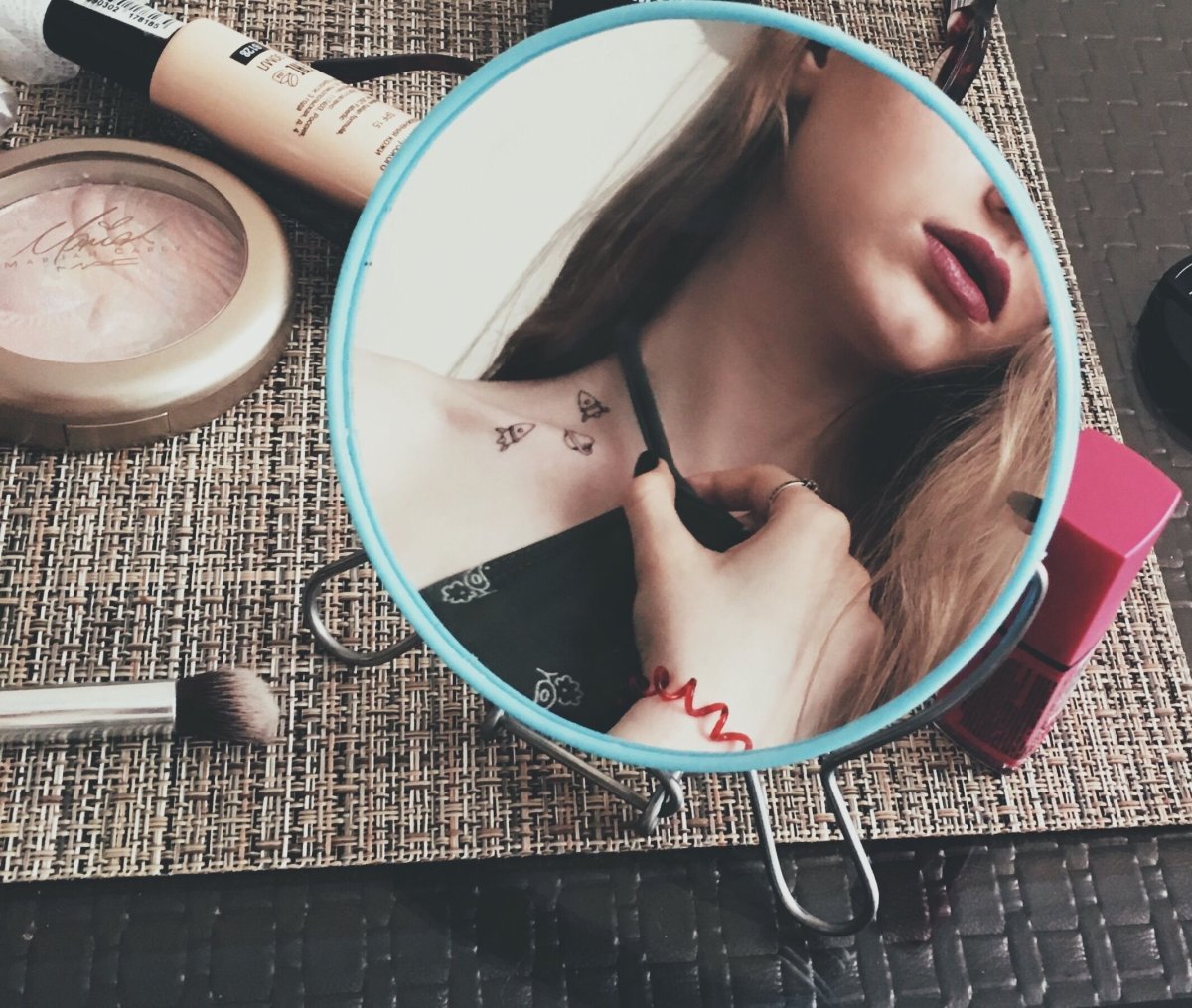 Девушка в кепке