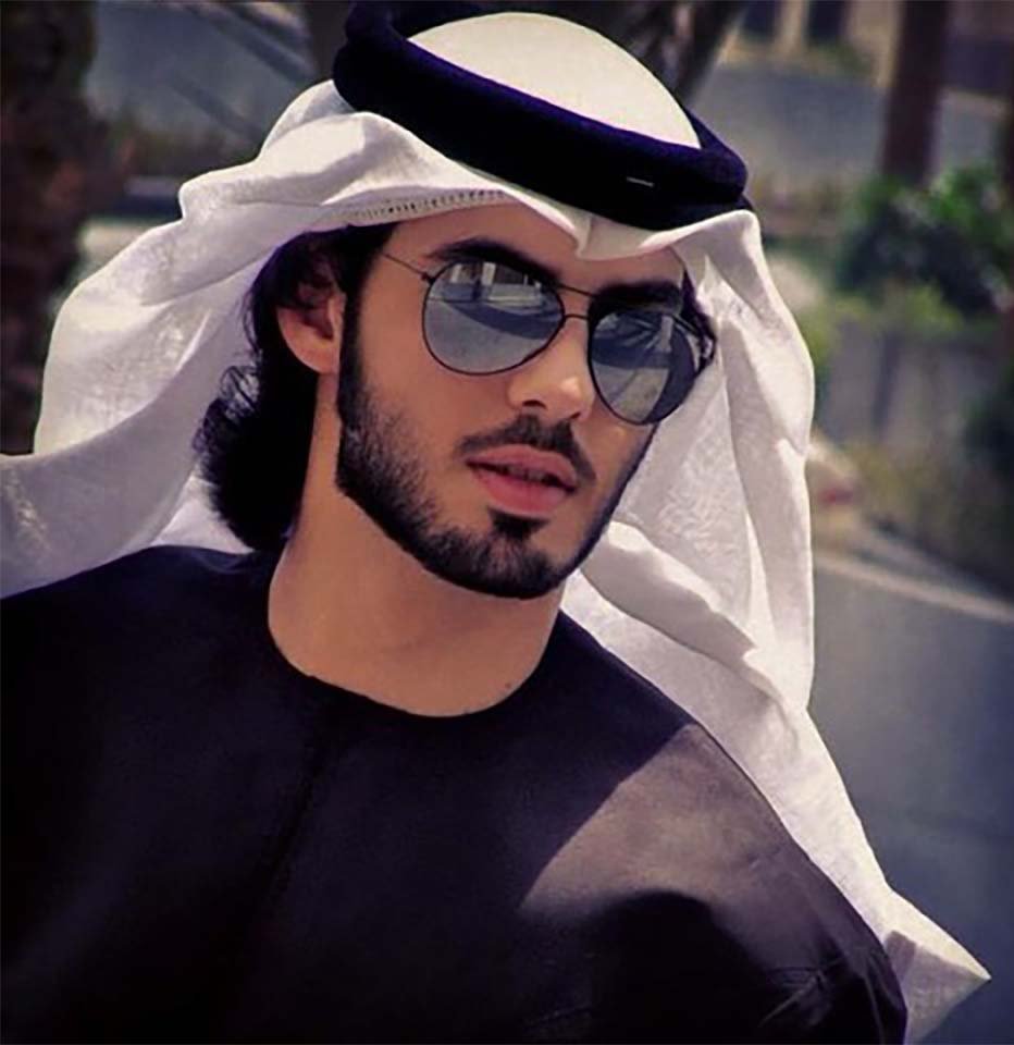 Пацан с розой