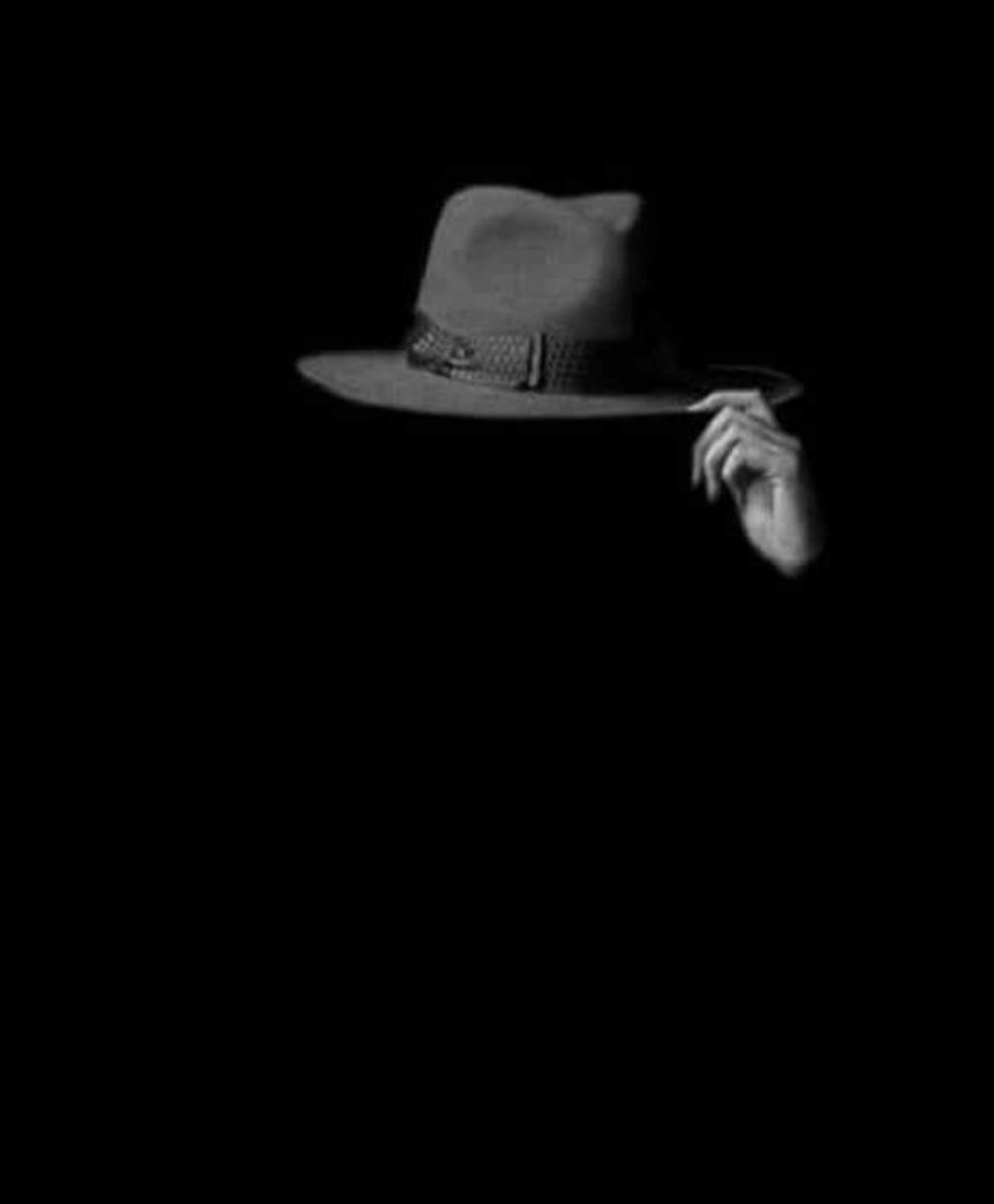 Человек в капюшоне космос