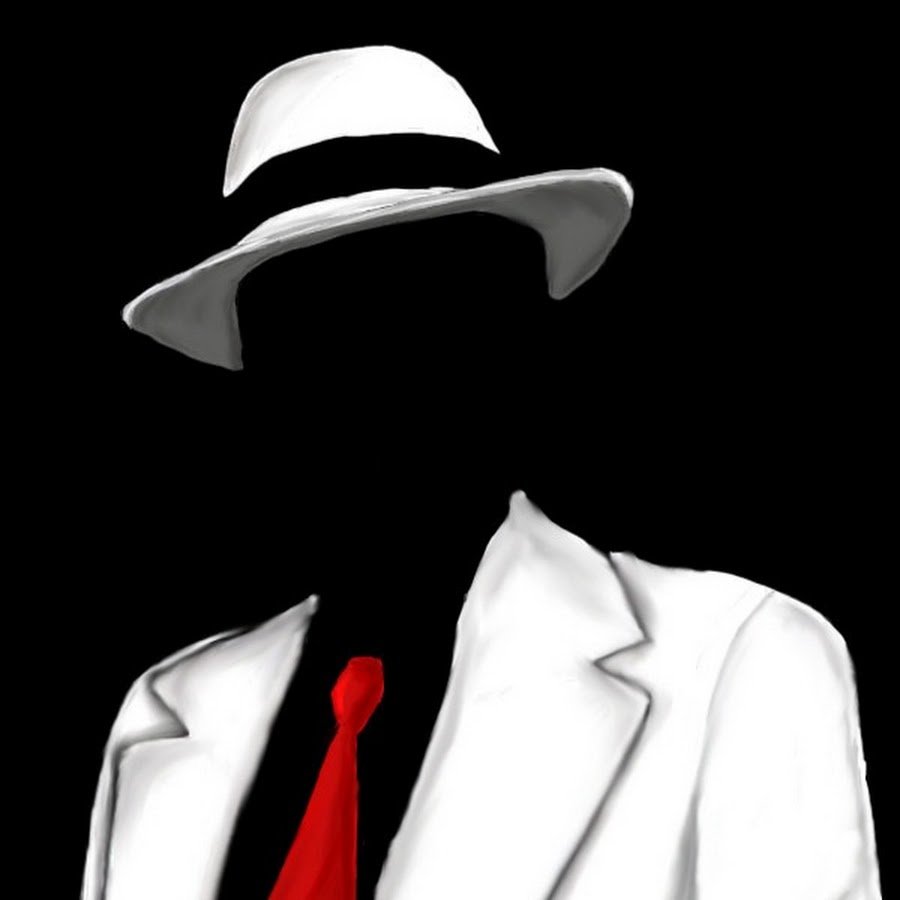 Фигура в плаще в темноте