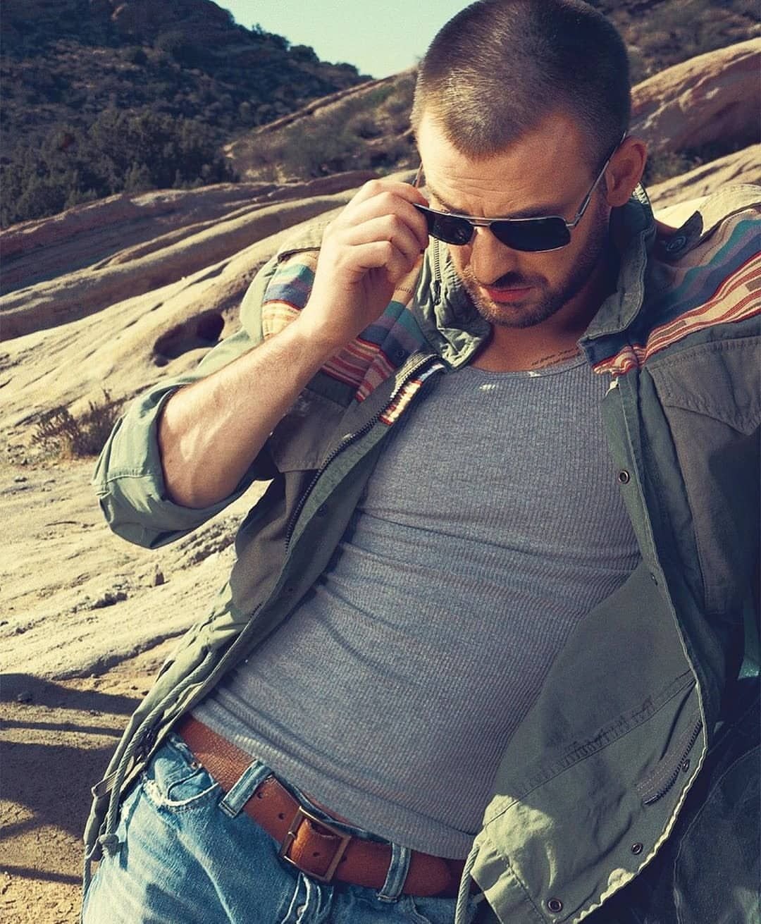 Брутальный мужчина без лица