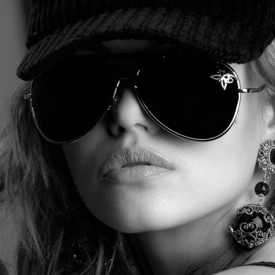 Изображение женщины в шляпе