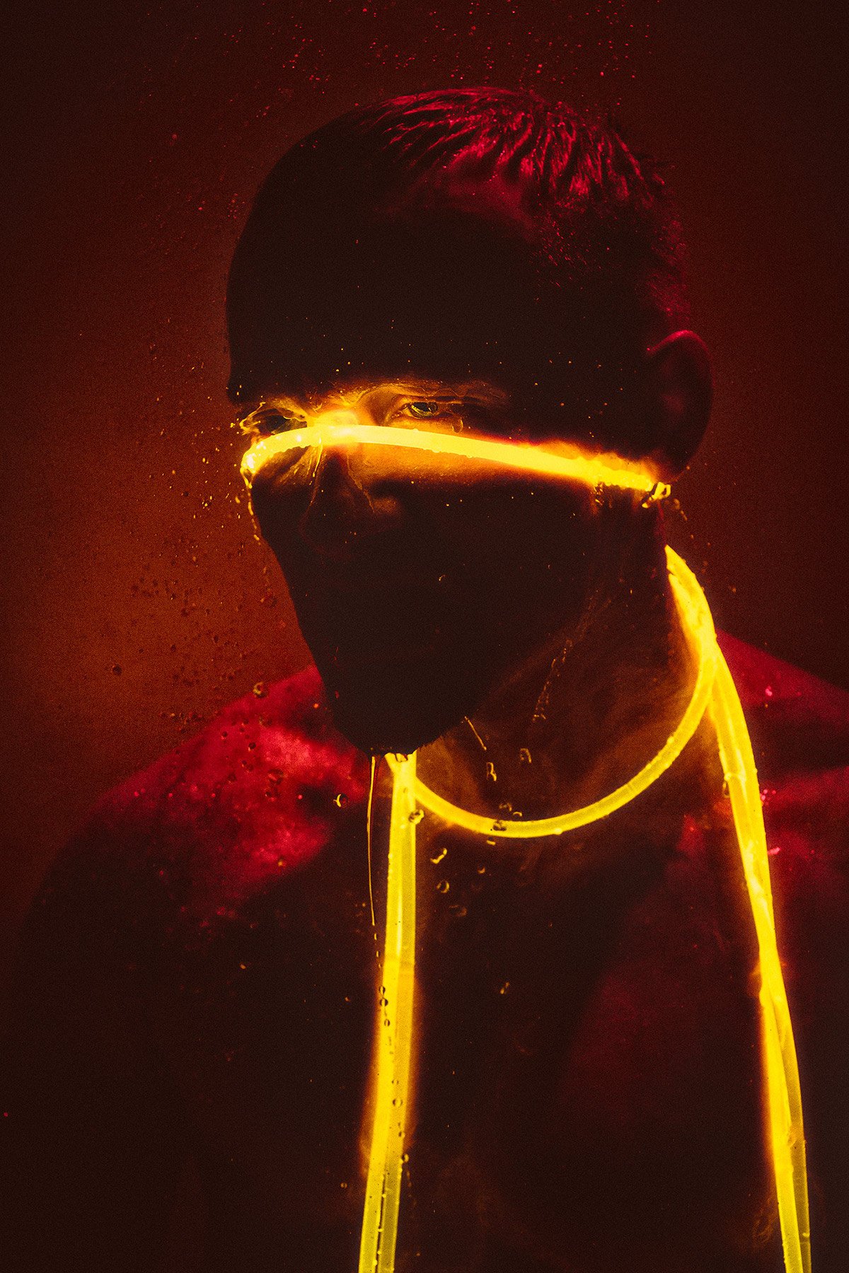 Красная аватарка