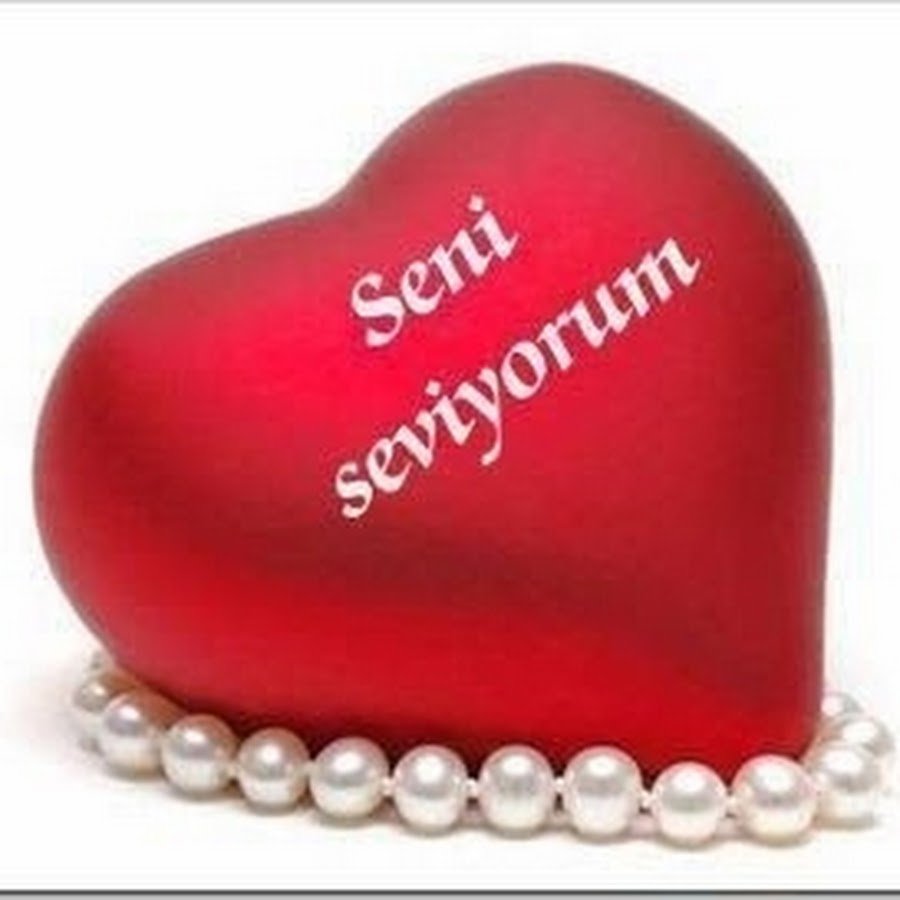 Девушки брюнетки в фиолетовых платьях